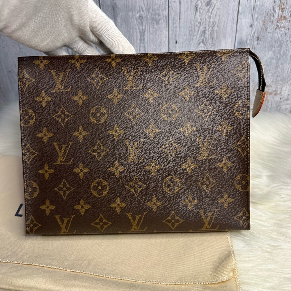 LOUIS VUITTON monogram toiletry GM - Picture 4 of 17